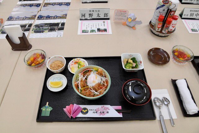 大宮駐屯地の昼食は名物のコバ丼。