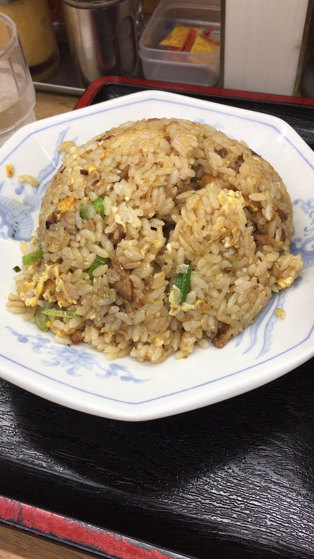 Kaki 石神井公園の福しんに移動 謎のドリンク福しんサワーが無いっ ならばチャーハン460円おともラーメン100円 休日前恒例のおろしニンニク投入 がっつり喰って満腹の後は うちで〆て寝落ちしたのでした 福しん 石神井公園 チャーハン おとも