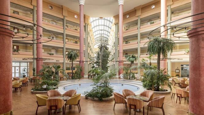 ILUNION's tweet photo. El #ILUNION Alcora de nuestra cadena @Ilunionhotels ya acoge a personas mayores enfermas por #COVID19
¡¡¡Nuestros compañeros continúan ayudando a quienes más lo necesitan porque #EsteVirusLoParamosEntreTodos!!! 👏👏👏
ℹ️ https://t.co/ab9DGwXI4N #LaIlusiónPuedeConTodo https://t.co/b4vBOiHPO2
