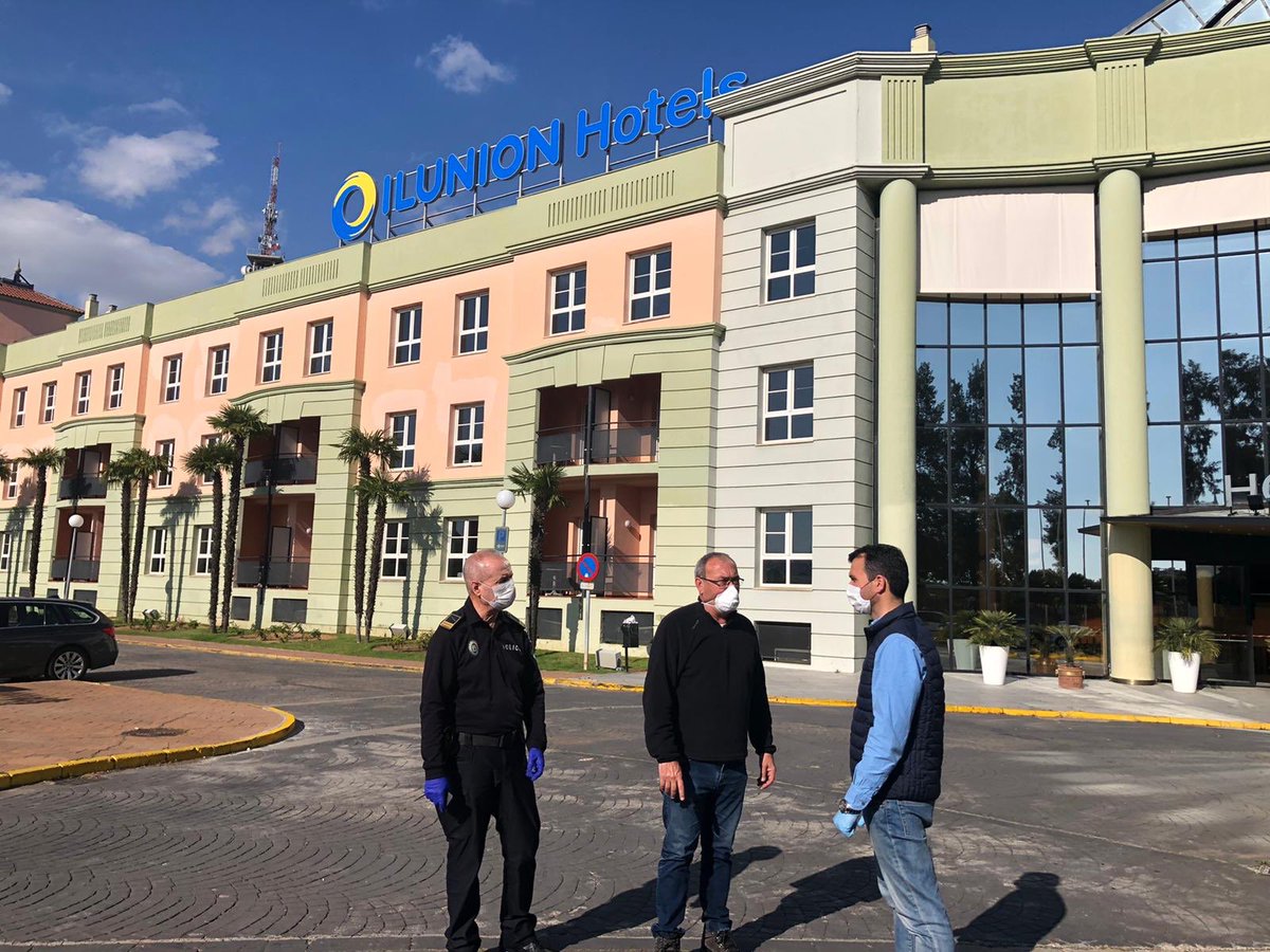 ILUNION's tweet photo. El #ILUNION Alcora de nuestra cadena @Ilunionhotels ya acoge a personas mayores enfermas por #COVID19
¡¡¡Nuestros compañeros continúan ayudando a quienes más lo necesitan porque #EsteVirusLoParamosEntreTodos!!! 👏👏👏
ℹ️ https://t.co/ab9DGwXI4N #LaIlusiónPuedeConTodo https://t.co/b4vBOiHPO2