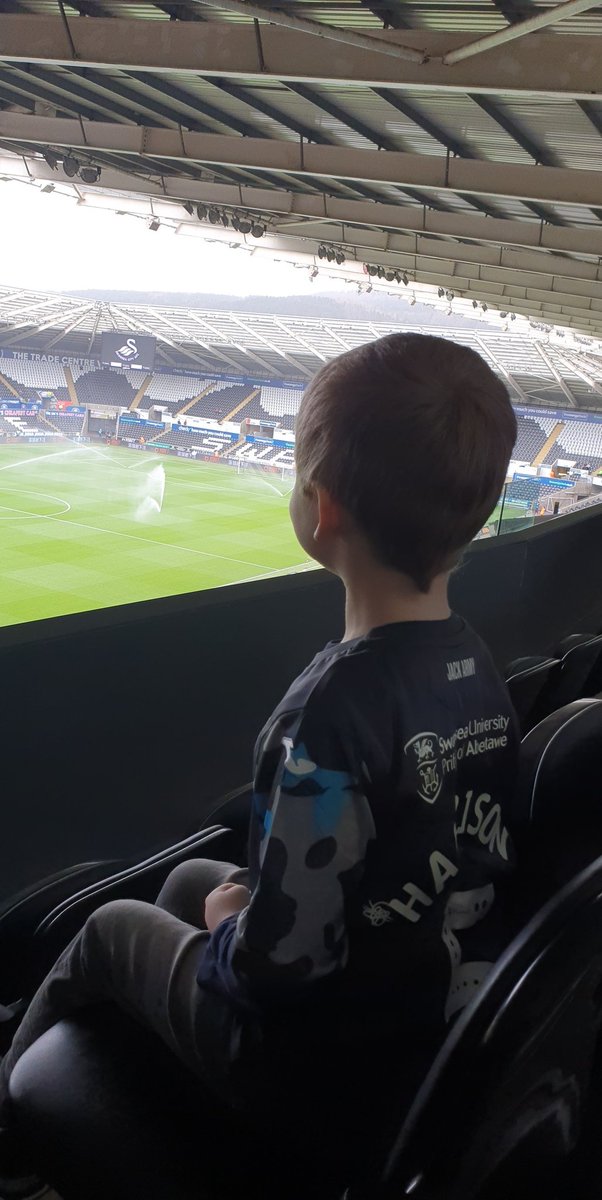 AntPrice1987's tweet image. If you are a football person, please join the challenge of posting a football photo. Just one picture, no description. Please copy the text in your tweet, posta picture and look at some great memories/pictures.
Missing Football. @RonaldJames47