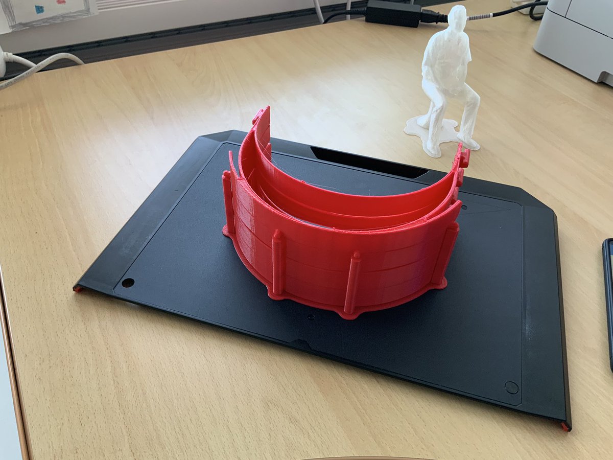 AlbrechtSeminar's tweet photo. Seit gestern sind wir dabei: 3D-Druck von Schutz-Masken für die Uniklinik FReiburg.
#freiburghältzusammen https://t.co/9wjDFe5YeL