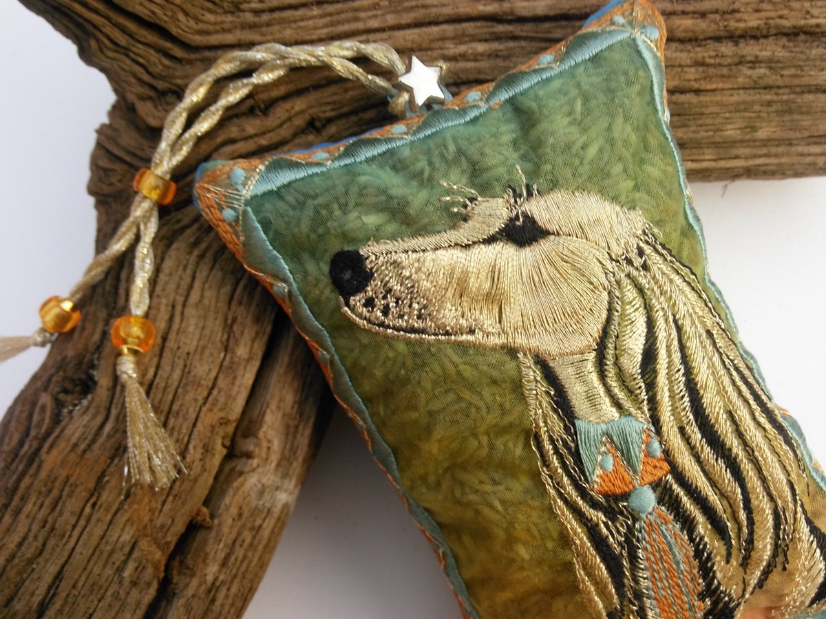 EmbroideredColl's tweet photo. I can help you send small #giftsdirect with your message, like this #Saluki #scented #embroidered #lavender bag, I made or you can #ChooseOne for yourself
https://t.co/TmsX7v5TvZ
#ukgiftam #ukgifthour #crafturday #giftideas #etsy #smallbusinessowner #giftfinder https://t.co/h2MpJz8s9X