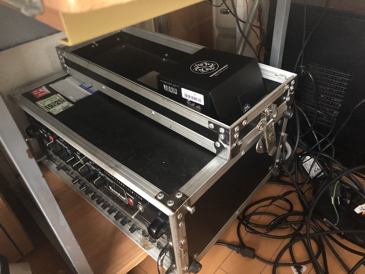 kobito109's tweet photo. ベース枠のときのセッティングめちゃかえてます。
このラックさんはおやすみ
#Darkglass
#B7K
#Nuclearcustomsound https://t.co/LngCUZmBkH