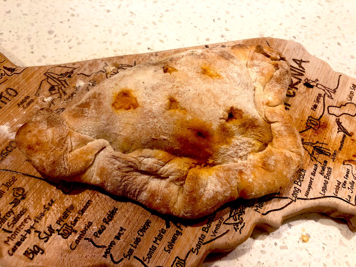 astha_singhal's tweet photo. More #QuarantineCooking. Delicious calzones for dinner 🇮🇹 #stircrazy #carbsfordays https://t.co/lBO8KLCqxT