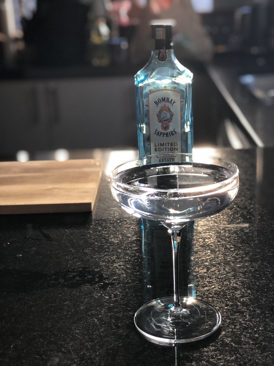 StephenClarkeNZ's tweet photo. @Hilary_Barry @Lovedunedin ... and G&amp;T for Dad🍸 #bubblesinthebubble #GinGloriousGin #FamilyTradition #QueenieWikitoria #BombaySaphire #Ltd #EnglishEstate #LaverstokeMillDistillery #StayHomeAotearoa #StayHomeNZ https://t.co/PLxCXxCqfg