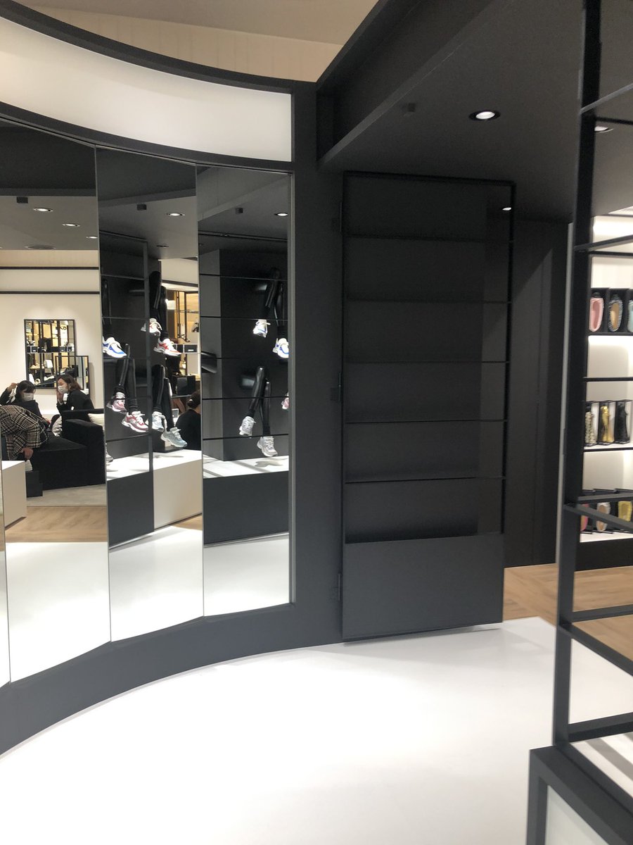 かおるるる 伊勢丹 Chanelのポップアップ 1階にあります 伊勢丹限定もあります 限定の数は少ないです 今週末 Chanel全店舗クローズってお知らせきたけど こちらもかな Chanel Chanelポップアップ Chanelポップアップ伊勢丹 コロナの影響 外出 かおるるる 伊勢丹 Chanelのポップアップ 1階にあります 伊勢丹限定もあります 限定の数は少ないです 今週末 Chanel全店舗クローズってお知らせきたけど こちらもかな Chanel Chanelポップアップ Chanelポップアップ伊勢丹 コロナの影響 外出