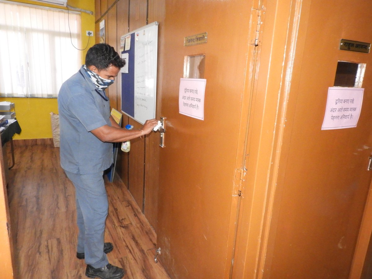 BPCRetailManmad's tweet photo. BPCL Manmad Installation continues its fight against corona virus. Our housekeeping staff are working tirelessly to clean and disinfect every possible inch with continuous cooperation of the entire Manmad team #bettersaafthansorry @BPCLimited @BPCLRetail @RamanMalik02 https://t.co/i0a0gl20Cx