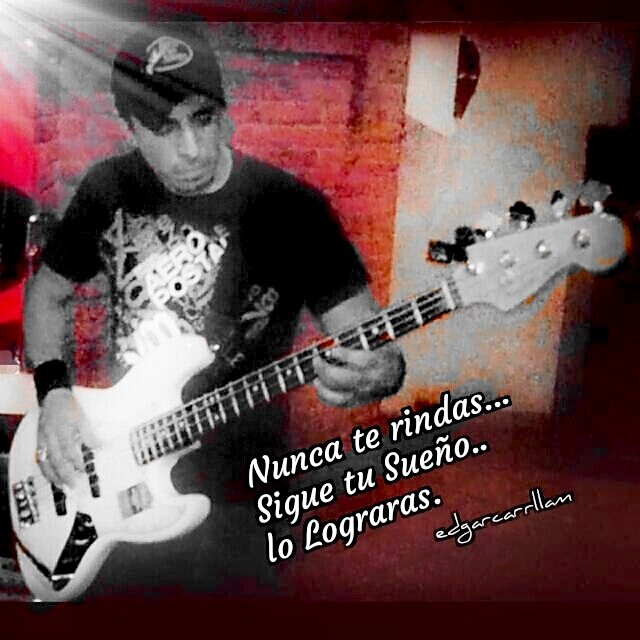 _edgarcarranza's tweet photo. 🎵🎶Haciendo Musica!!
#BassFender Yo♥bass
4Cuerdas🎼 https://t.co/msw457uXBJ