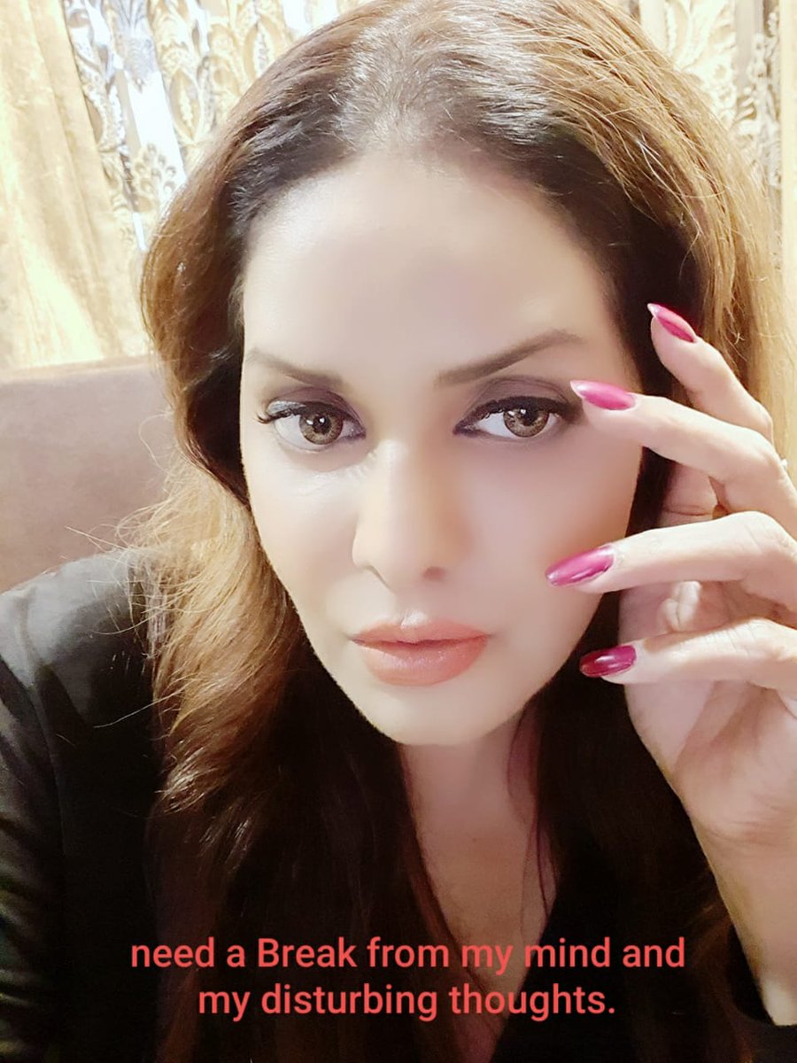 PoonamJhawer's tweet photo. Morning Darlings 💝🤝💋 The hardest test in life is the patience to wait for the right moment. 😷 
#homealone #coronavirus
#coronatime #faith  #bollywood #instagram  #selfie #selfiqueen #instapost https://t.co/I7zJrHhiZJ