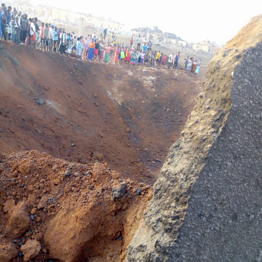 YemieFash's tweet photo. Explosion rocked Akure overnight, destroyed houses including Possibility Church building, Ogbese, filling station and divided the road leading to Owo into 2 along the church axis.
Source: Radio Nigeria, Positive FM https://t.co/IDaHYJziAK