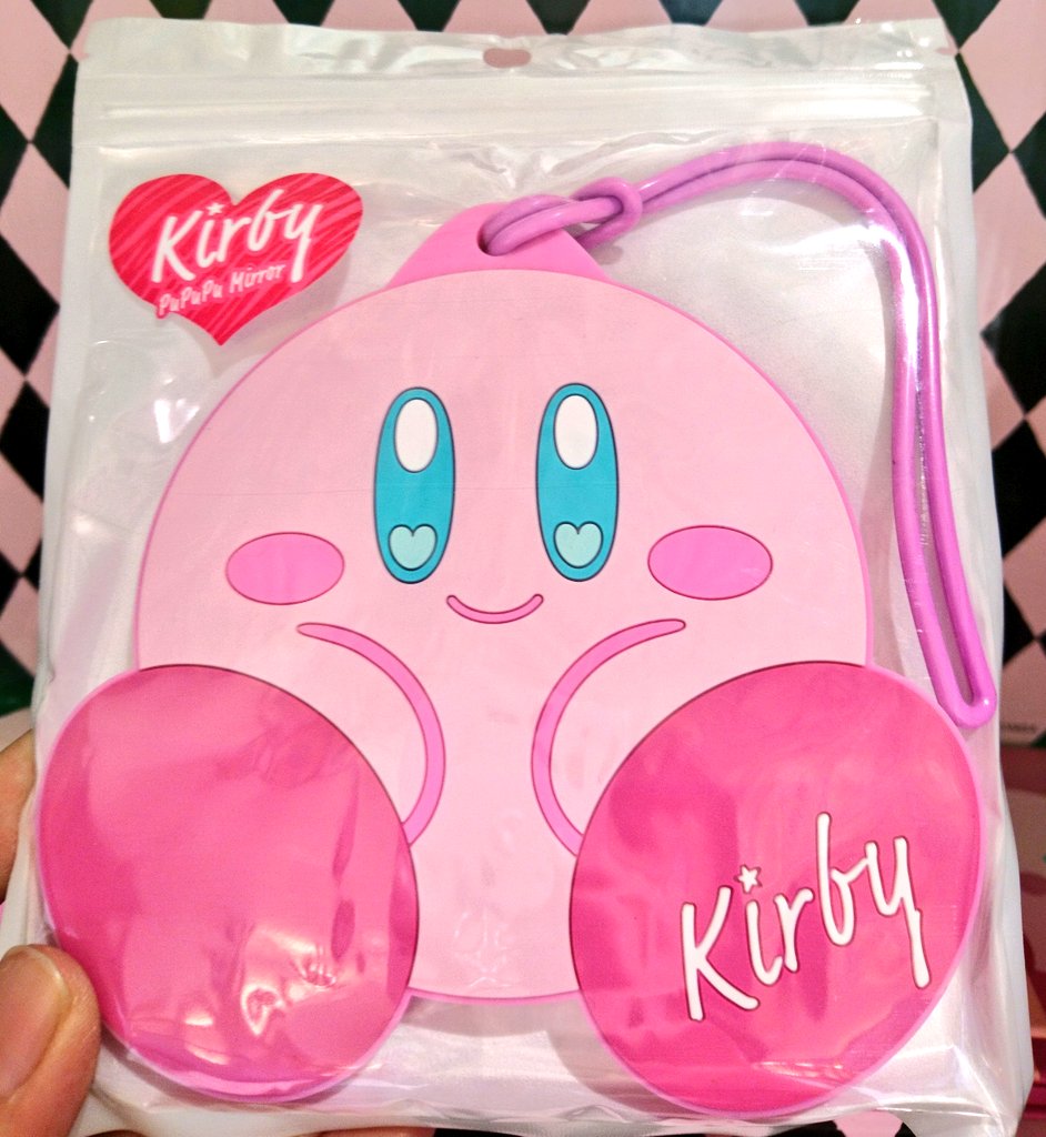 可愛すぎるカービィちゃんのアイシャドウパレットが入荷しました！
ワドルディがかわいい限定カラーもあります！
♡なお目々がかわいいミラーもあるよ！
レジにて販売しておりますのでスタッフまでお声がけ下さい～！

※こちらはお問い合わせ多数のためお一人おひとつまでとさせて頂きます。