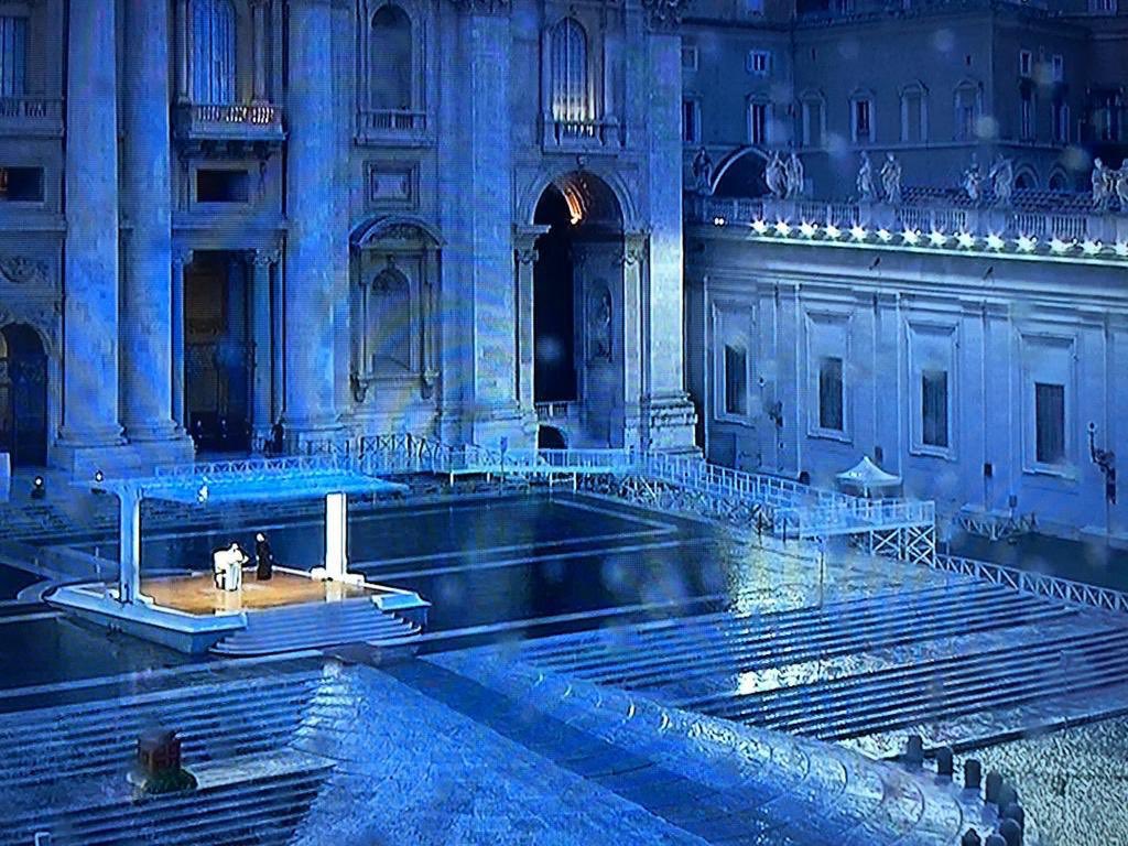 “Non ci siamo ridestati di fronte a guerre e ingiustizie planetarie, non abbiamo ascoltato il grido dei poveri, e del nostro pianeta gravemente malato. Abbiamo proseguito imperterriti, pensando di rimanere sempre sani in un mondo malato” Papa Francesco