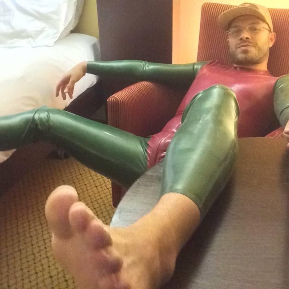 Another old selfie :) this is the first time I spent the night in rubber .
Any one noticed a theme lol #rubberman #rubberlover #rubbersuit