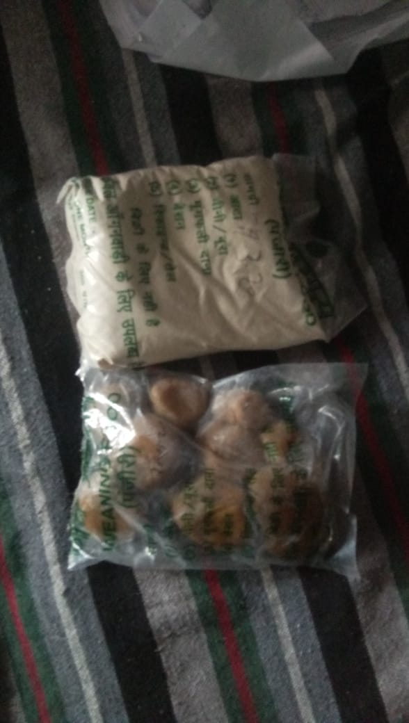Supplementary Nutrition Kits from Jaitpur area, South-East Delhi being distributed to the beneficiaries at their home.
#Nutrition2020 #Hunger #children #women 
<a href="/AdvRajendraPal/">(समण) Rajendra Pal Gautam</a> <a href="/smritiirani/">Smriti Z Irani</a>