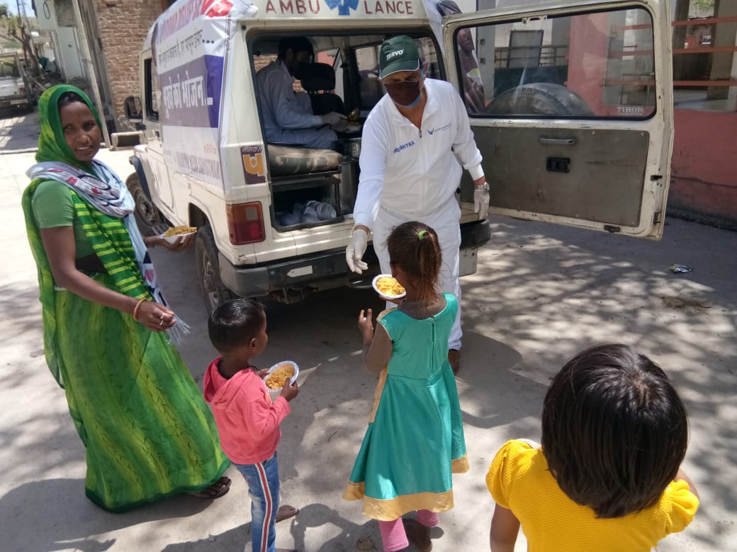 narayanseva_'s tweet photo. Distribution of food in Khelgaon area of Udaipur for needy & homeless people.
Donate online today to help us reach more and more people like this!
#CoronaLockdown #CoronaUpdate #nssmitra https://t.co/NXWhE0DRNB