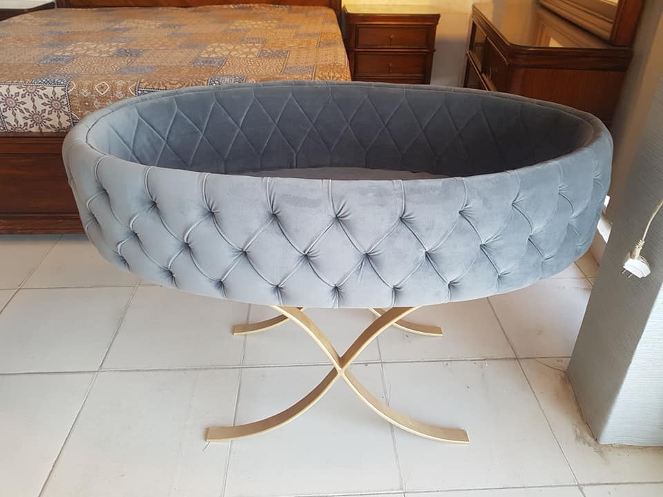 baby cot oval shape