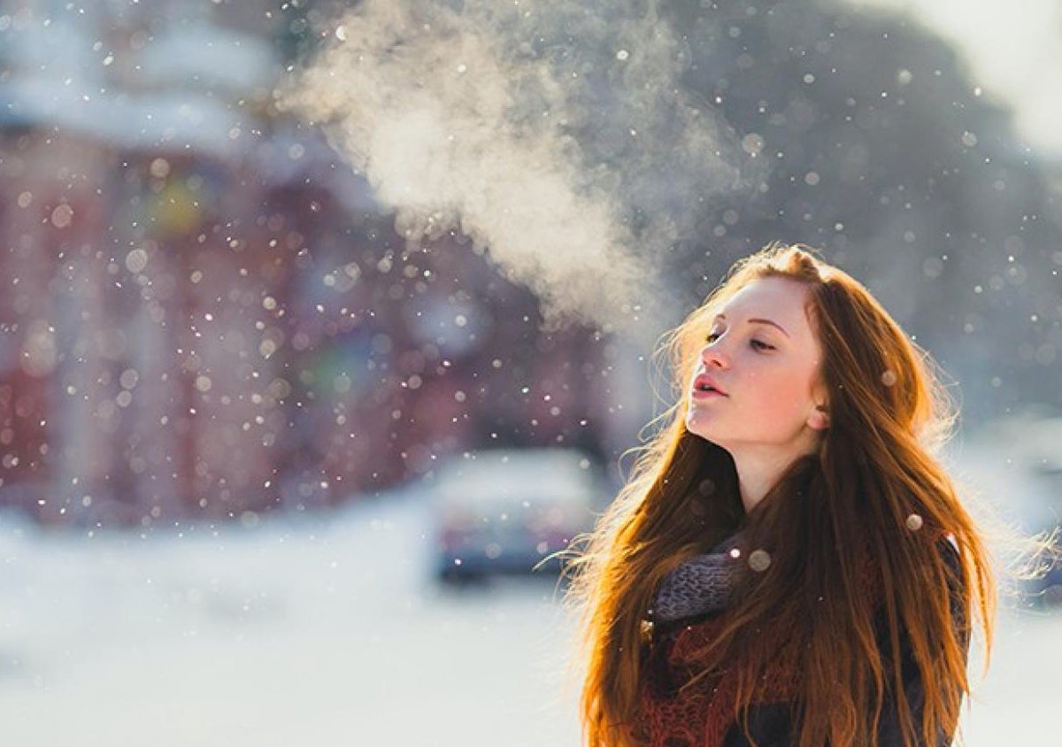 Cold weather. дышать воздухом. дыши зима. люди зимой. девушка зима.