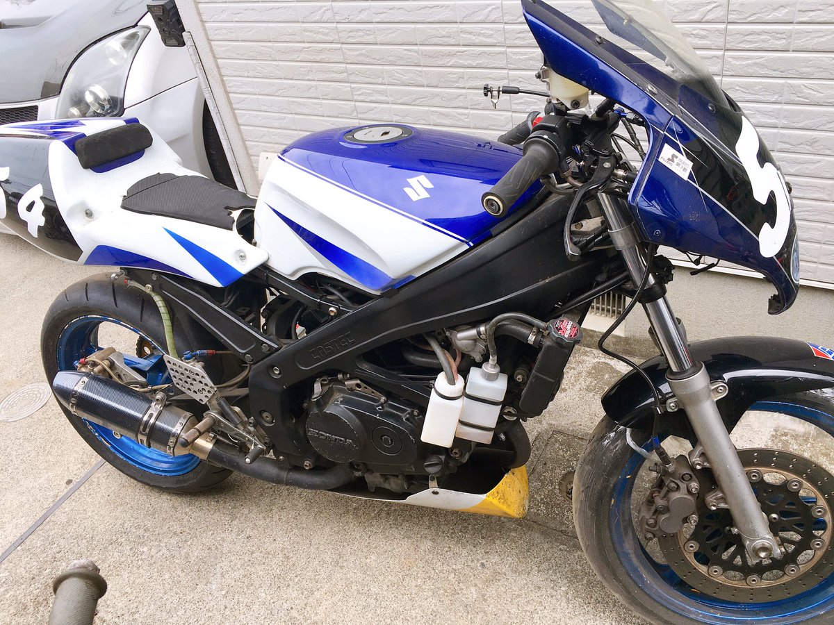 Pitシマユウ Twitter પર Vt250スパーダレーサー欲しい方居ませんか 書類付き Vtzエンジン なんちゃってサムブレーキ Nsr250サス等々 価格は14万円でtwin4ライダー割引 桶スポライダー割引有り 過去に新コースで44秒台 日光サーキットで42秒フラット程の