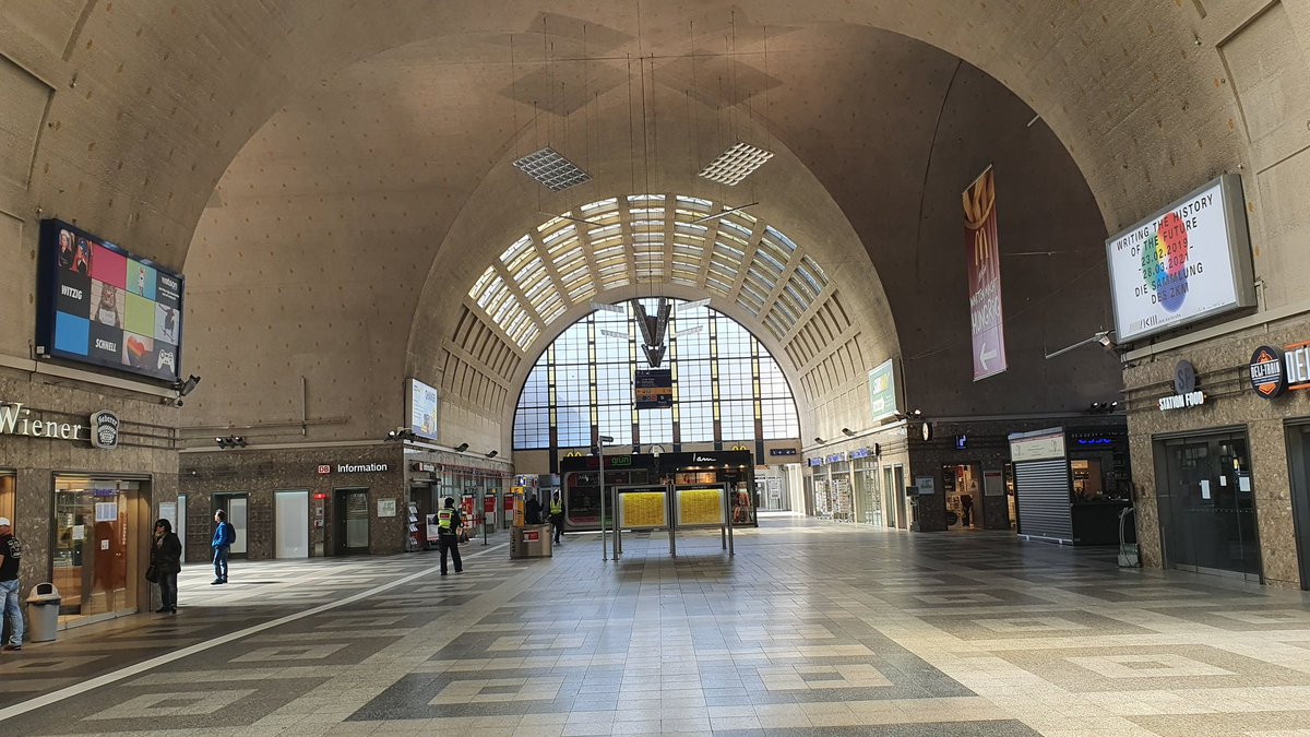 Zu zweit aus dem Haus, ins Grüne, an die frische Luft, die Freiheit genießen, Abstand gewinnen, Balast abwerfen. Ohne den Schritt vor die Tür wirds schwer. @ViewRanger, Gesamtdistanz 5,18 km, hier ist der Link: my.viewranger.com/track/details/…  my.viewranger.com/track/details/…