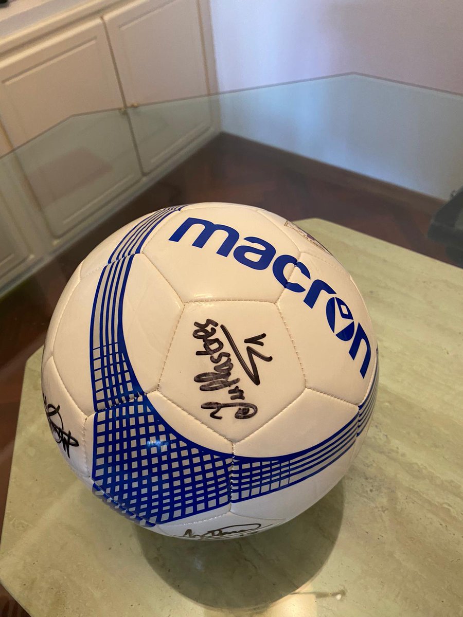 📢 SORTEO 📢 Balón firmado por la plantilla del Deportivo Abanca (donado por el sheriff @ManuSanchez04) Rt a este tweet desde hoy hasta las 0:00 del 1 de abril (El balón se enviará cuando termine el confinamiento)