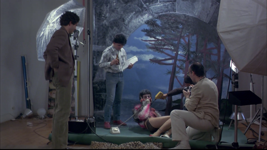 PhilmsMag's tweet image. Filme antidepre para le confinamiento"voluntario".
"Laberinto de pasiones", 1982. Pedro Almodóvar.