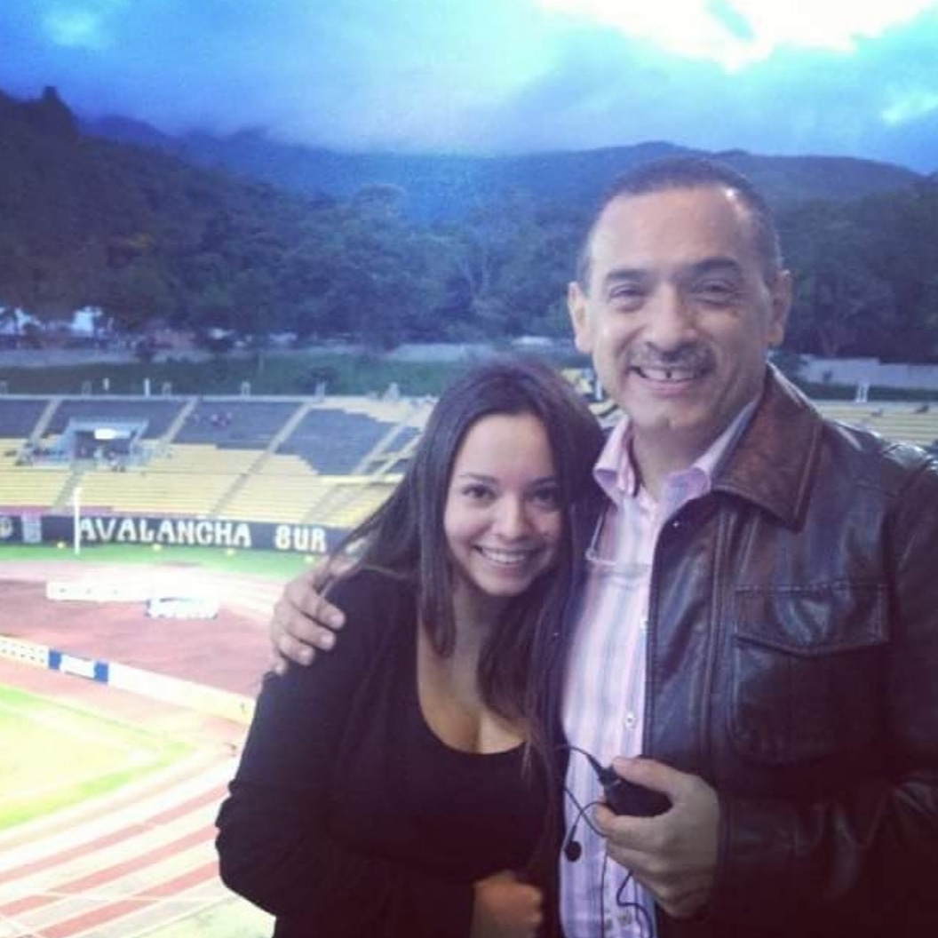 vanerosales's tweet photo. Y la vida siguió pero no estás entonces no es igual porque le hace falta como dice la canción que nos gustaba "tu garbo, tu swing y tu charm".

Dos años siendo eterno, papi. https://t.co/zt0nKEWSqL