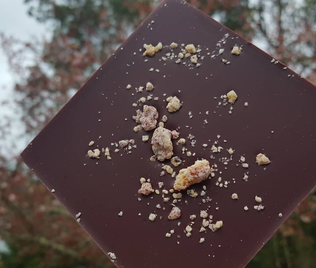VictoriaCRandom's tweet photo. #mapchocolate @mapchocolate
U MK MY HRT BT #redvelvetcake #inclusionbar made with #beets #oats house pressed #cocoapowder #cacao whole milk powder, #organiccocoabutter cane sugar &amp; lemon.
Nose of cocoa, earthy and beets.
Tastes of sweet beets, earthy, oats, cocoa and mild lemon. https://t.co/RhjZmRGMuG