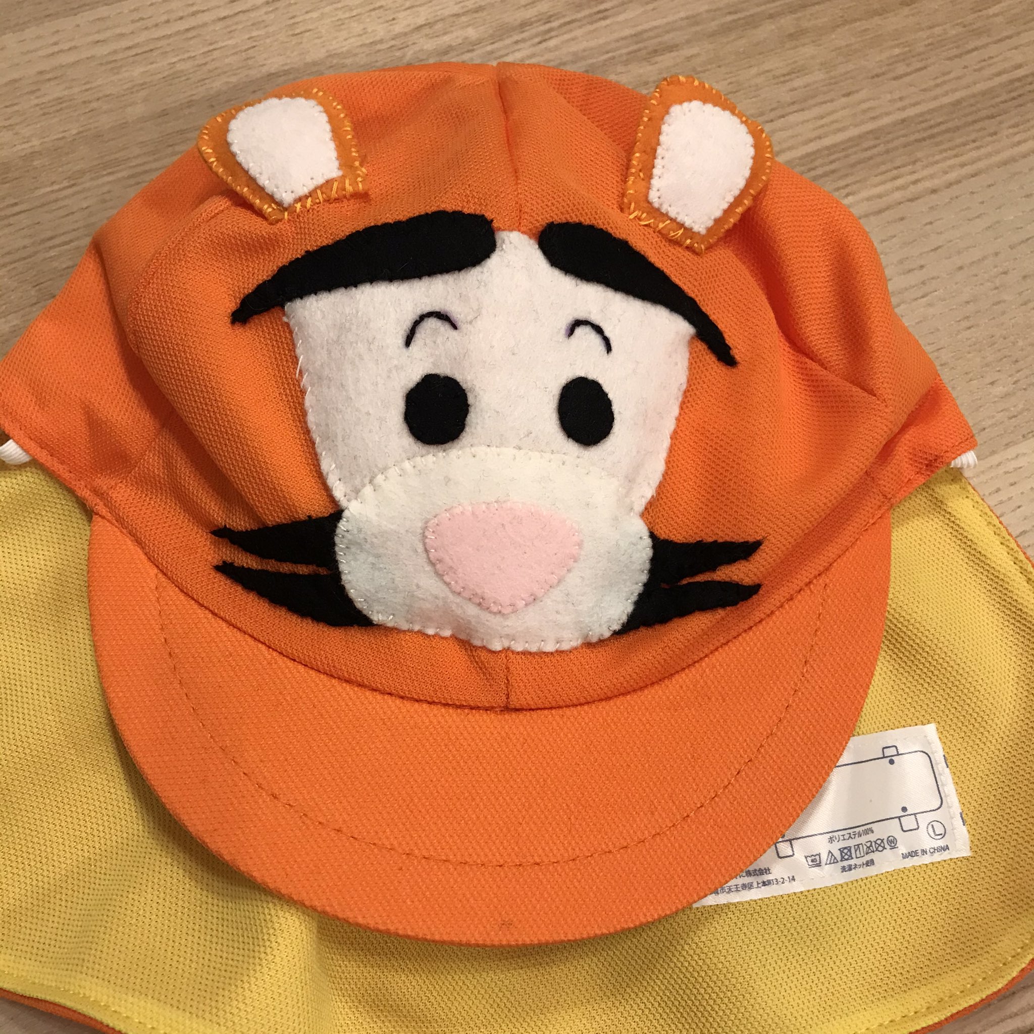 ゆ 育児奮闘中 3y やりきった 力尽きた 縫い付けたらゲジ眉になったのですが 母のスキルの限界ということで 息子には目をつぶってもらおうと思います あ 名前ワッペンつけなきゃ デザインは Googleの画像検索で出てきたやつをアレコレ見