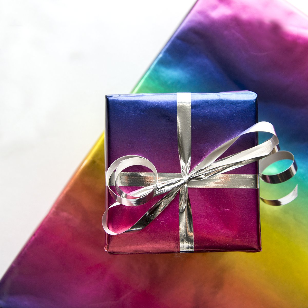 ByDesignDesign's tweet image. It's what's on the inside that counts, but why not make the outside count too? 🎁

#designdesign #papergoods #giftpackaging #rainbowwrap #dailydoseofpaper #abmiscolorful #snailmail #sendmoremail #partygoods #cutenapkins