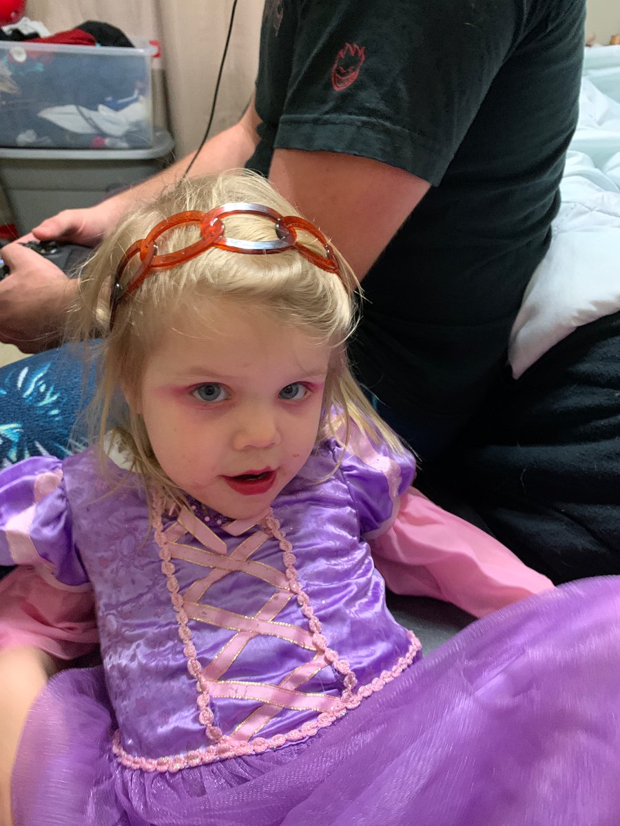 LukaLostCheese's tweet photo. @JeffreeStar I let my 3 year old pick what she wants to play with and it’s always the blood sugar with the same 3 shades prick root canal and sweetener. https://t.co/2OMZeatyNR