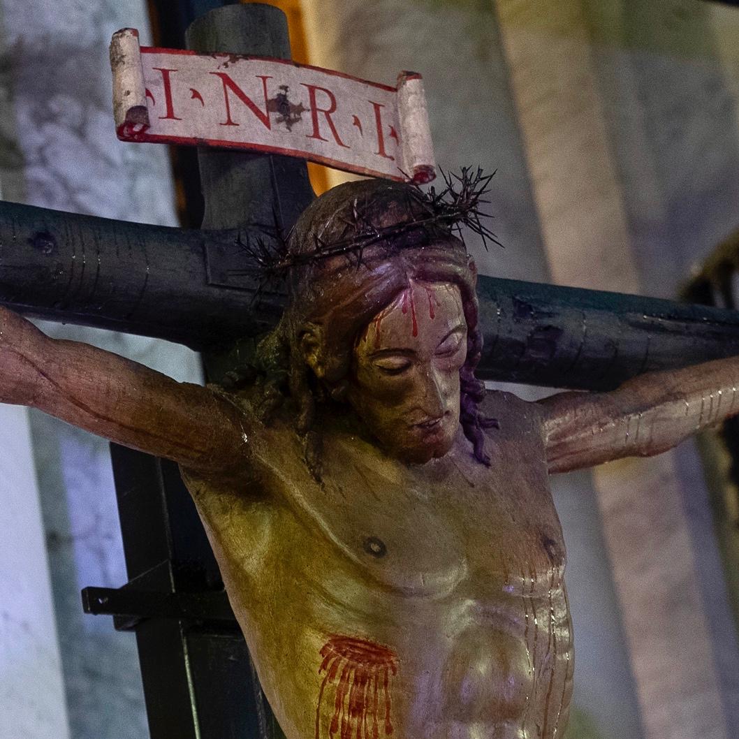 In questa #Quaresima vi invito a mettervi davanti al Crocifisso, stare lì, guardare e ripetere: “Gesù, tu mi ami, trasformami…”.