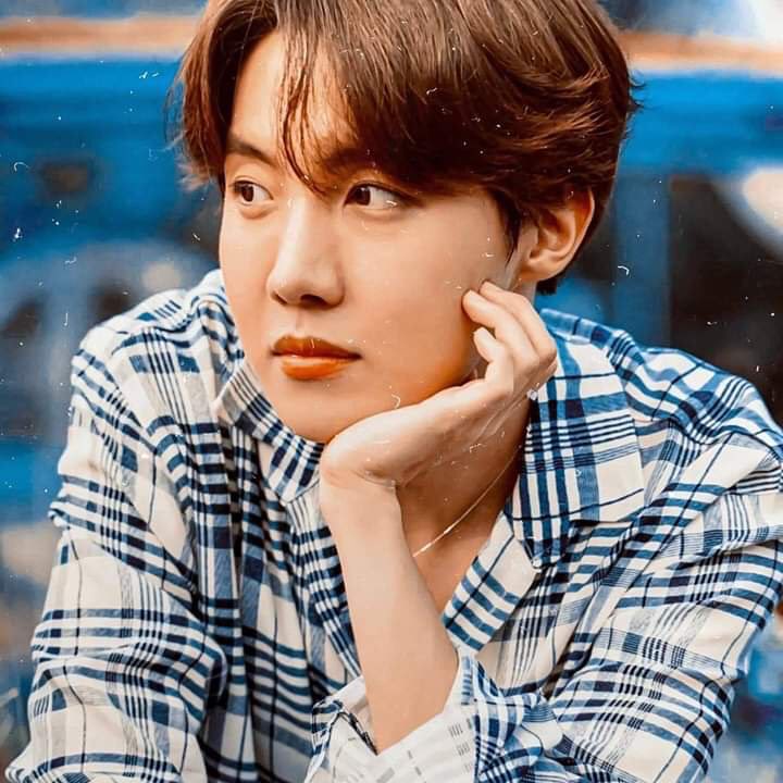 icedvanillattae's tweet photo. today i offer this hoseok pretty aesthetic to bless your tl https://t.co/13IswXr20B