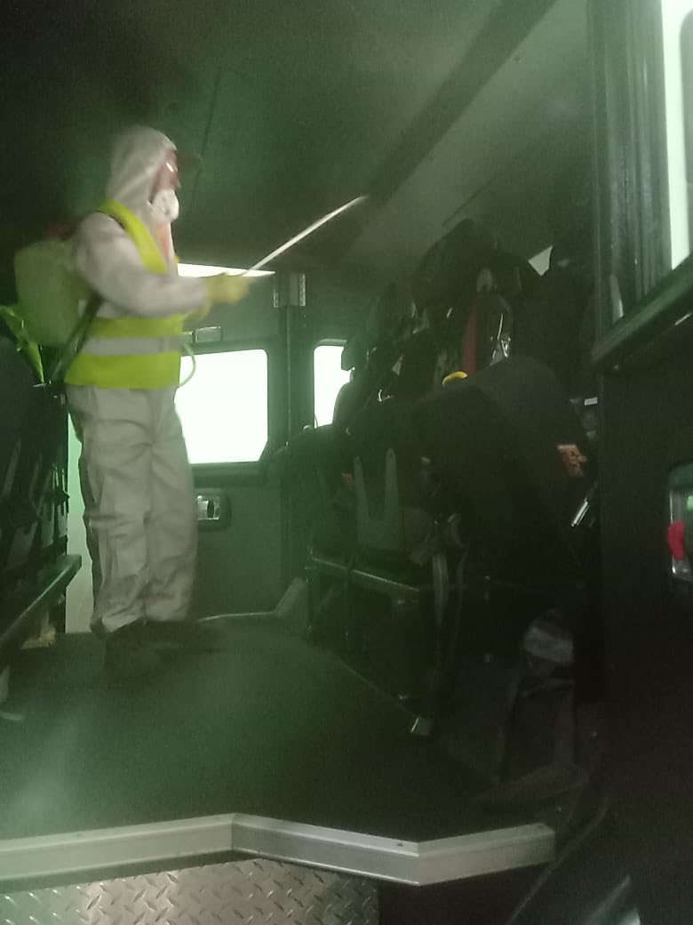munirancagua's tweet photo. Municipalidad de #Rancagua inicia sanitización de carros de bomberos. #EnRancaguaNosCuidamosTodos  @alcaldesoto https://t.co/HrR1niZ7au