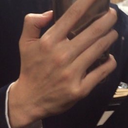 9rinc_3's tweet photo. 거울샷 손 모음

#섹트 #살색계 https://t.co/MxI4CXjMYH