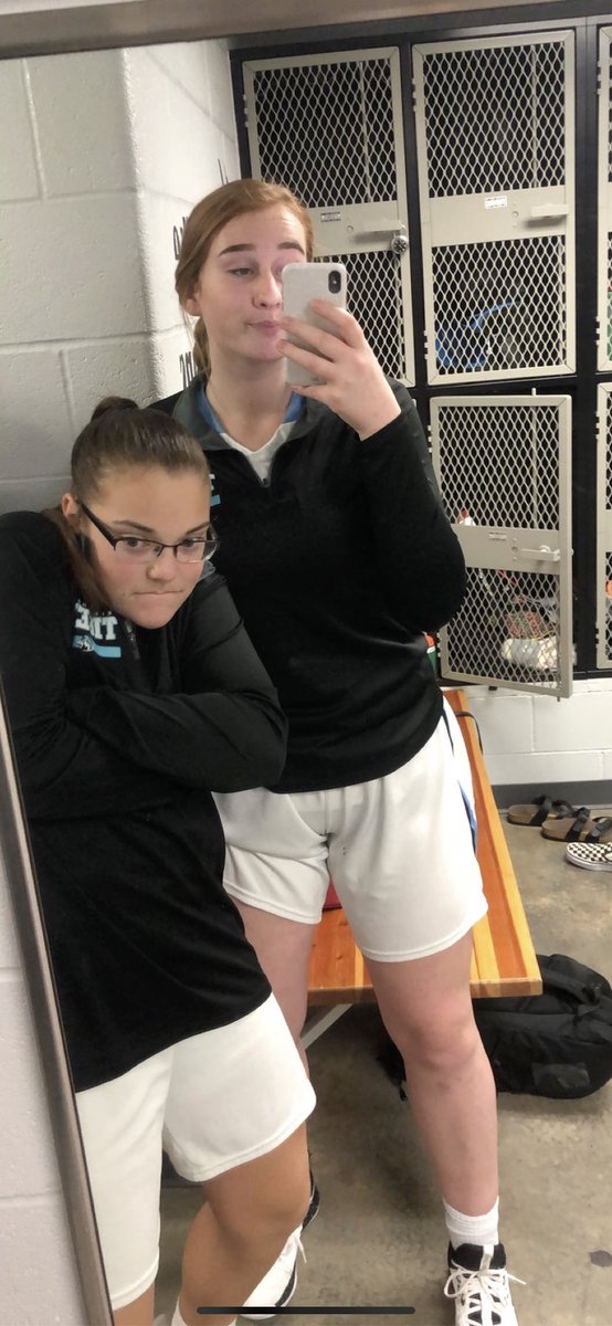 AlyChapman16's tweet photo. Happy bday Bridge... go crazy today bro bro🥳🥳 can’t wait to “walk” at graduation with you🥺🥺 gonna miss you next year, but you’re gonna be off doin great things at college🏐 love ya lots❤️ @bridgette_02 https://t.co/Zw1D7VCZ76