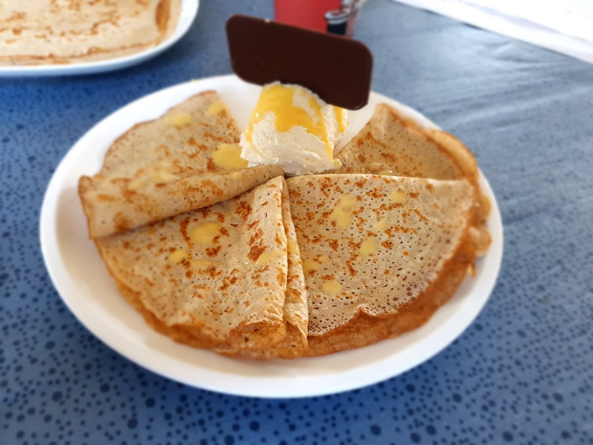 Zum Frühstück Pfannkuchen mit Eis und Eierlikör, die Frau verwöhnt uns ♥️