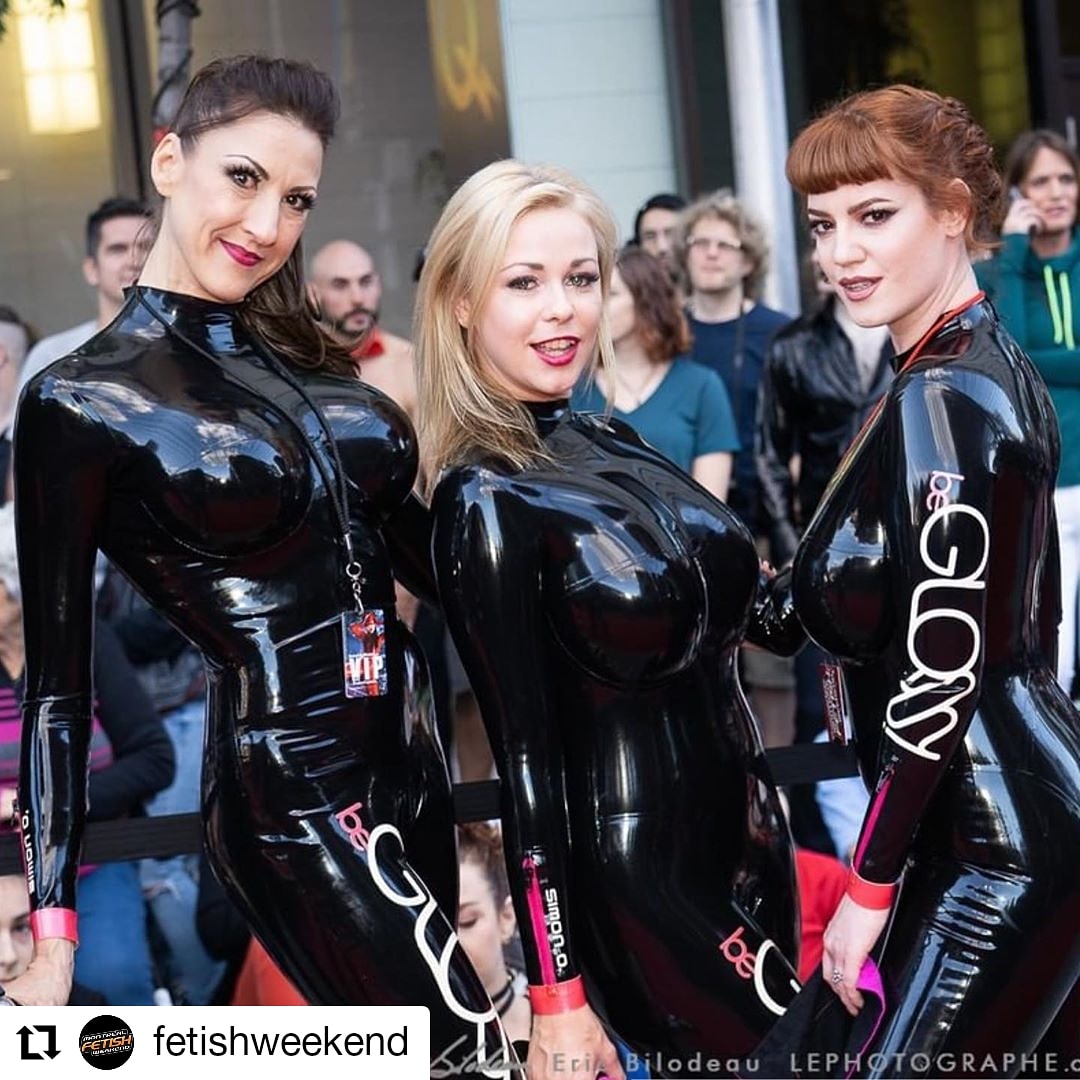 UKCuteGirlLucy2's tweet photo. Loving life at @fetishweekend #Montreal with @Confess2MissZoe @constance_chaos as @begloss girls 💓
I think this pic is by #eric_lephotographe
.
#retweet 
#model #modelling #ukcutegirl #photography #latex #latexfetish #latexfashion #fetishmodel https://t.co/f3VHgm2hVc