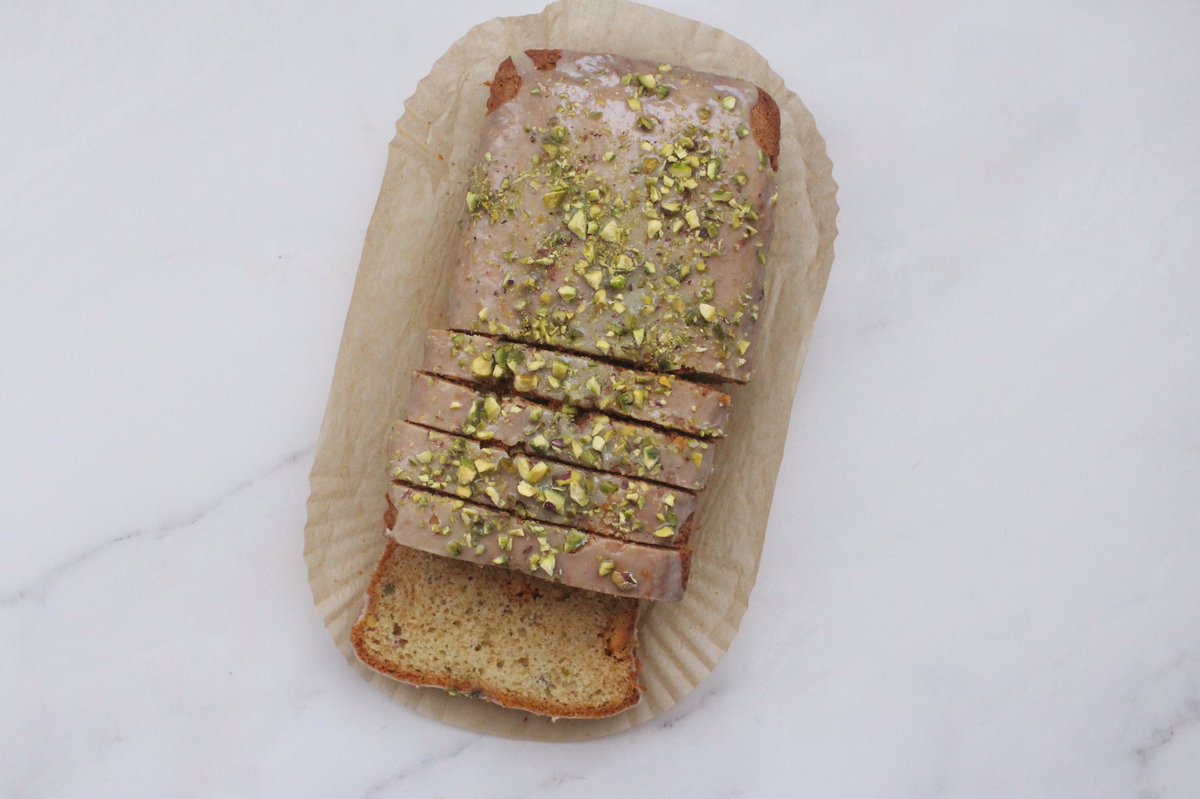 White chocolate, cardamom and pistachio loaf cake.

#glutenfree #thebakefeed #foodporn #foodphotography  #baking #bakersofinstagram #bakers #glutenfreebaking #tart #loafcake #glutenfreelondon #glutenfreecake #northlondon #cake