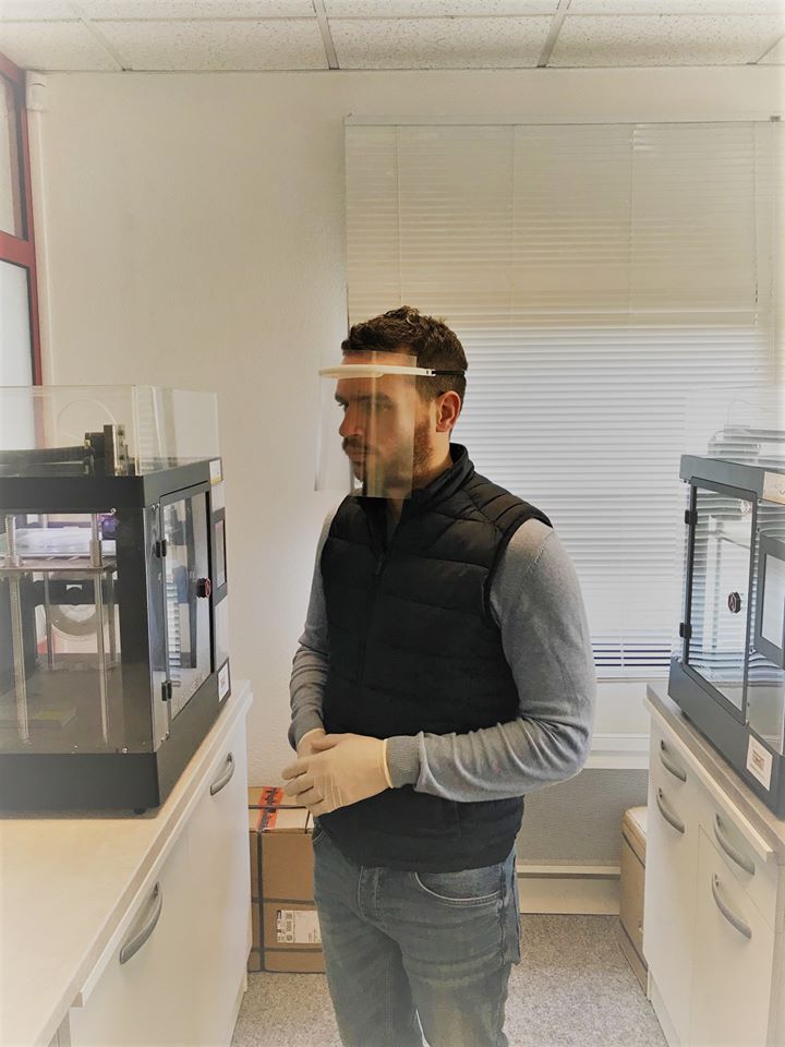 Innovapharm_Fr's tweet photo. En cette période de crise sanitaire du Covid-19,nous souhaitons nous rendre utiles et solidaires envers les professionnels au contact du public. 
Si vous connaissez des personnes ayant des besoins dans ce domaine, n’hésitez pas à nous contacter sur mail@innovapharm.fr. https://t.co/FSvEIf2tM1