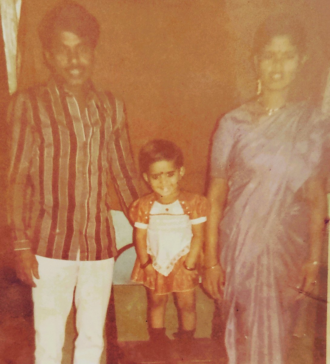 UMANEHA's tweet photo. Amma Nanna Nenu 😀
#blurpic #ChildhoodMemories https://t.co/fcmkLcPkv9
