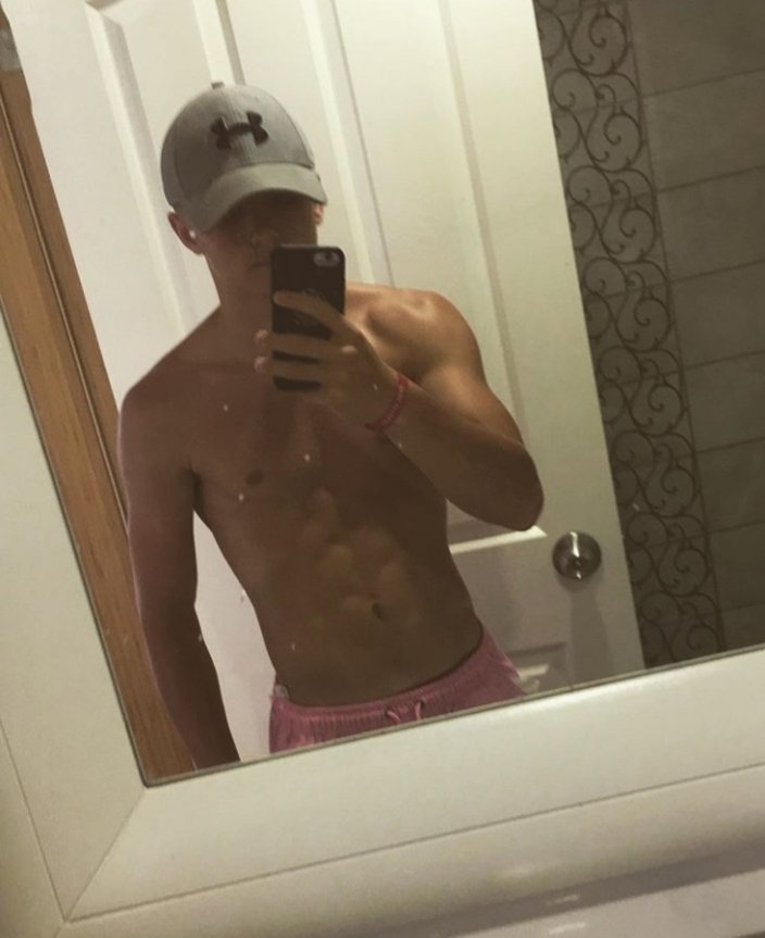 Fitscallylads82's tweet photo. Lean teens #RateHim #teen #scally @Fitscallylads82 https://t.co/khJIYTIsO1