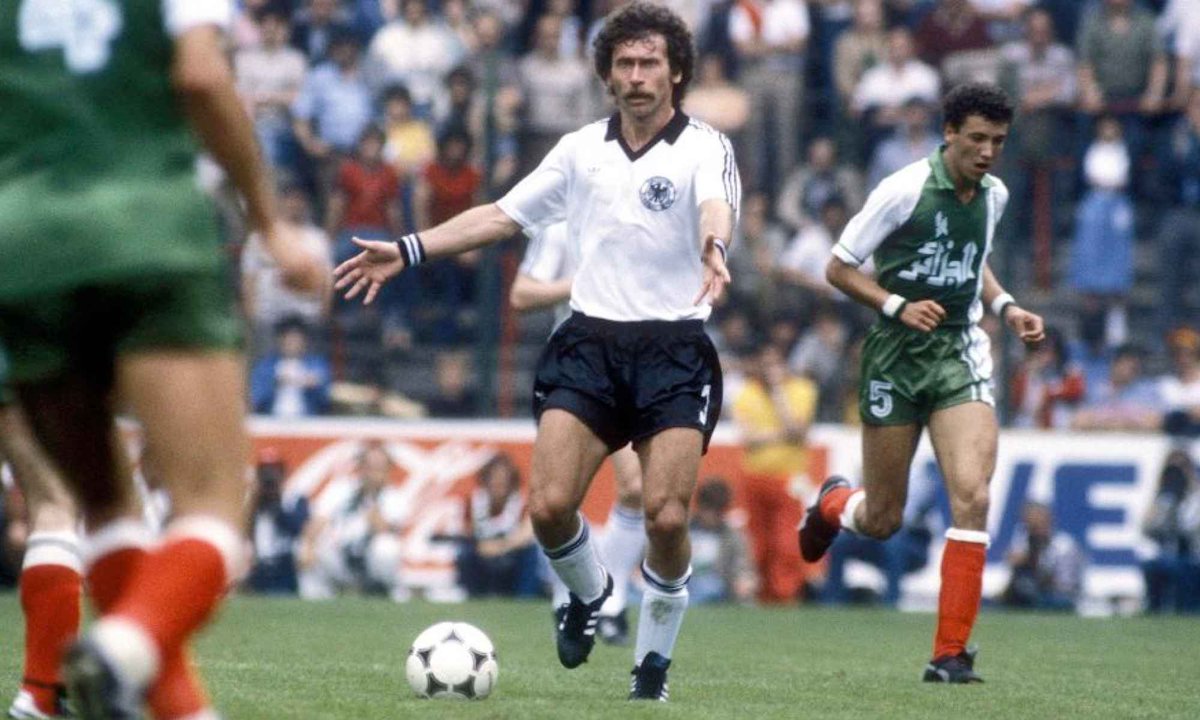 LGDFennec's tweet photo. Retour sur la Coupe du Monde 1982 avec un récit exceptionnel sur le parcours de l'Allemagne et le match épique face à l'Algérie ! #TeamDZ #CM1982 #RFA #Algérie #Belloumi
VOIR PLUS ➡ https://t.co/xzS3EatBLK
#TeamDZ https://t.co/QEdmEZkcBx