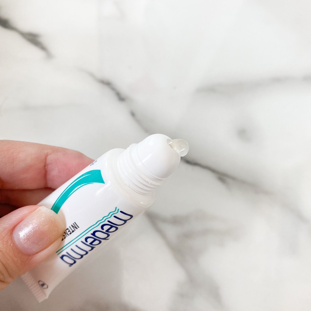 fonfondly's tweet image. ไม่ว่าจะมีแผลแบบไหนเราก็ต้องรอดค่าาา !
ความเป็นผู้หญิงซุ่มซ่ามไม่ระมัดระวังตัวของเราทำให้เกิดอุบัติเหตุบ่อย แล้วแผลที่เกิดขึ้นมีโอกาสที่จะเป็นแผลเป็น
ดังนั้นเวลาที่ฝนมีแผล แผลเริ่มแห้งปุ๊บ ฝนจะทา Mederma Intense Gel ทันที