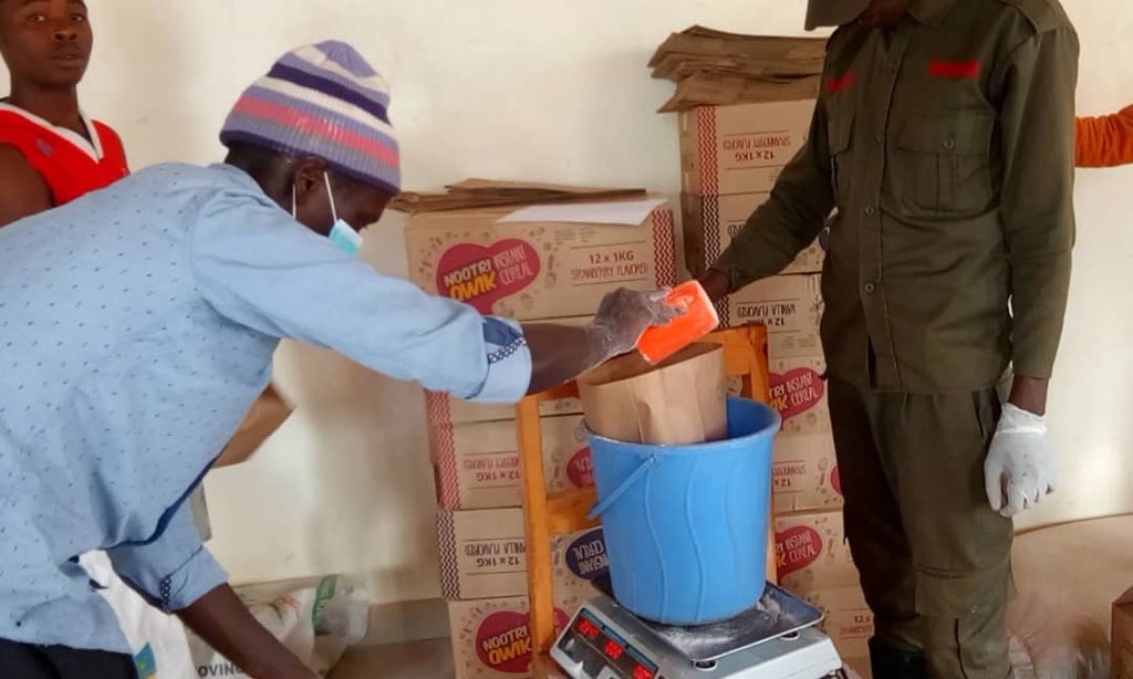 Ibarushimpuhwek's tweet photo. @RwandaGov has started the distribution of food and other basic essentials to vulnerable groups across the country. This follow a public lockdown to control the spread of #Coronavirus Pandemic.#RwoT https://t.co/LDVKKgw9IK
