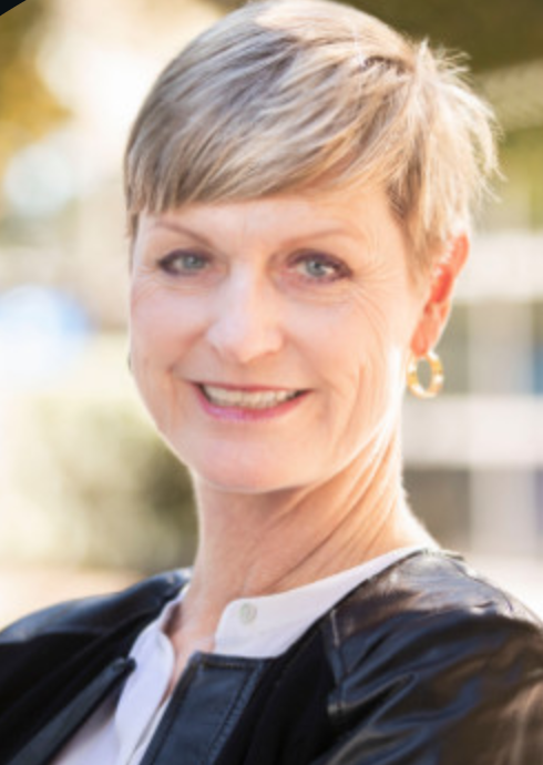 RobinCogan's tweet photo. Sharing an important webinar that is #OpenAccess from @BGlickstein &amp; @lisacampbelldnp - a master class in #MediaStrategies for nurses. Many are being tapped by journalists re #COVID19, be prepared, this webinar will help!
https://t.co/Drtn6HA2mI https://t.co/aYXb79y8zT