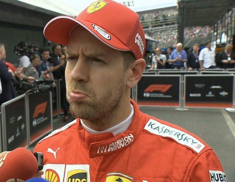 MiniAnymaniaca's tweet photo. Sebastian Vettel trying to do a livestream. https://t.co/3JI3SwYSPe