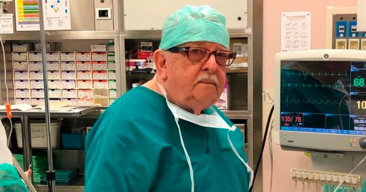 Él es Giampiero Giron, tiene 85 años y regresa de la jubilación en Italia para luchar contra el Covid-19.
Es anestesista y estuvo en el 1º transplante de corazón en Italia.
Dijo que recuerda el juramento hipocrático que hizo en 1961: “dedicar su vida al servicio de la humanidad.”