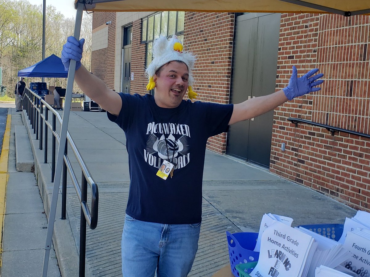 BillMarchione's tweet photo. @PiccoPride 
Mrs. Buter and Mr. Marchione lending a hand at Higdon giving out packets and supporting Picco Spirit Day. #PiccoVirtualSpiritWeek https://t.co/Xh4eNtuo0r