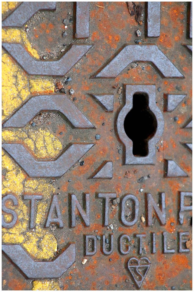 ArtNHodgkinson's tweet photo. More from todays texture spots #texturehuntergatherer #lookup #photography #textures noticing details often missed #siskind https://t.co/squ9iS8qck